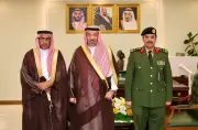أمير نجران يكرّم مدير سجون المنطقة السابق ويلتقي المكلف