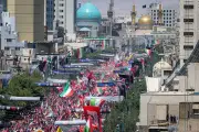 حشود ضخمة في مشهد لدفن المرشد الأعلى الإيراني الراحل علي خامنئي