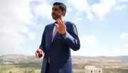 مستوطنون إسرائيليون يحتجزون النائب الأمريكي رو خانا في الضفة الغربية