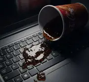 حركة سحرية تنقذ حاسوبك في 3 ثوانٍ بعد انسكاب السوائل