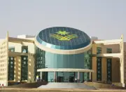 أمير الرياض يفتتح مشروع تطوير حي طويق ويطلع على الخدمات البلدية