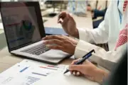 قيمة الأسهم المدرجة في السوق السعودي ترتفع 1.39% إلى 9.57 تريليون ريال