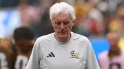 الاتحاد الجنوب أفريقي يتمسك ببروس رغم إعلان اعتزاله التدريب
