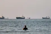 اشتعال ناقلة قبالة عُمان بعد استهدافها بقذائف الحرس الثوري