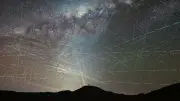 التلسكوبات ستصبح عمياء.. غزو تكنولوجي يهدد علم الفلك