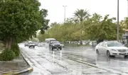 الأرصاد: أمطار رعدية ورياح نشطة وغبار يحد الرؤية على عدة مناطق
